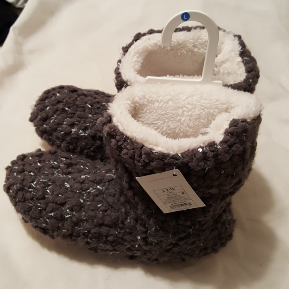 14:09 Cozy Slipper Booties